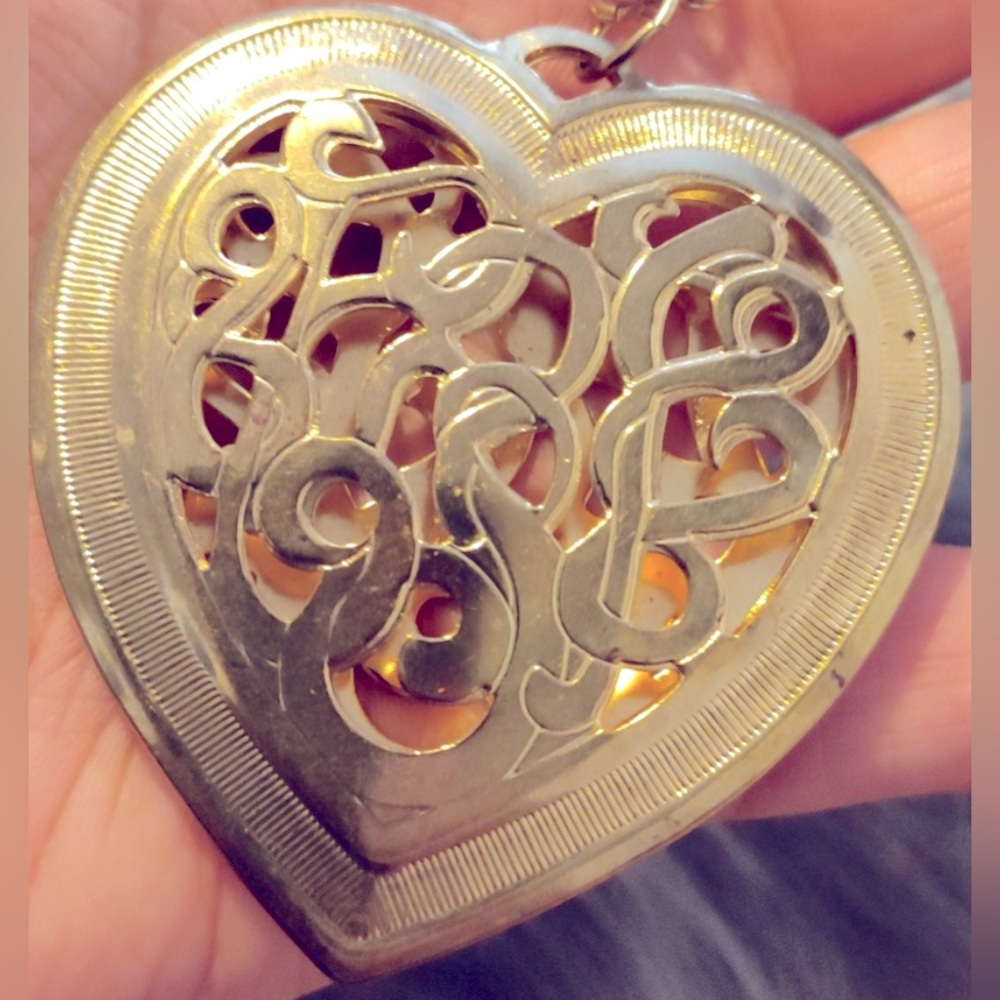Necklace Heart Celtic Scroll open design 2.5”, double link goldtone, 24” chain - Picture 4 of 5